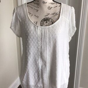 LC Lauren Conrad White Textured Blouse with fluttery short sleeves Sz L